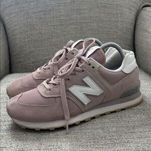 New Balance Women's 574 Classic Sneakers in Pink Women’s size 9‎